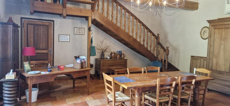Seating area, Dining area, Meals