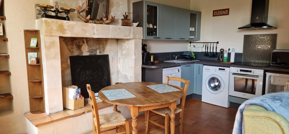 Kitchen or kitchenette, kitchen