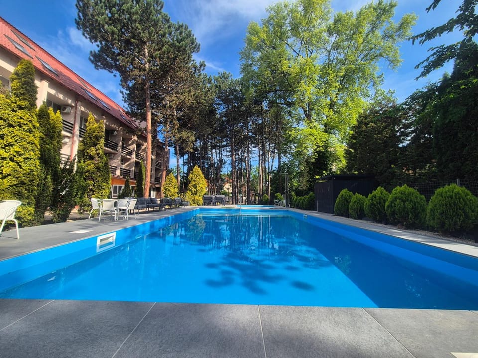 Swimming pool, Swimming pool