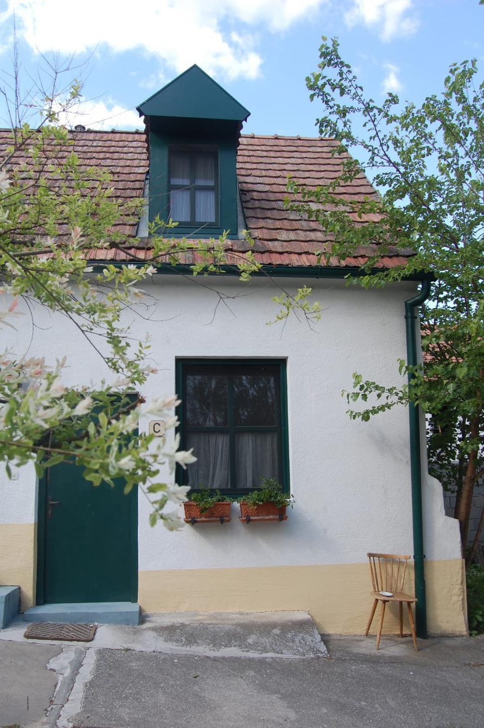 Facade/entrance