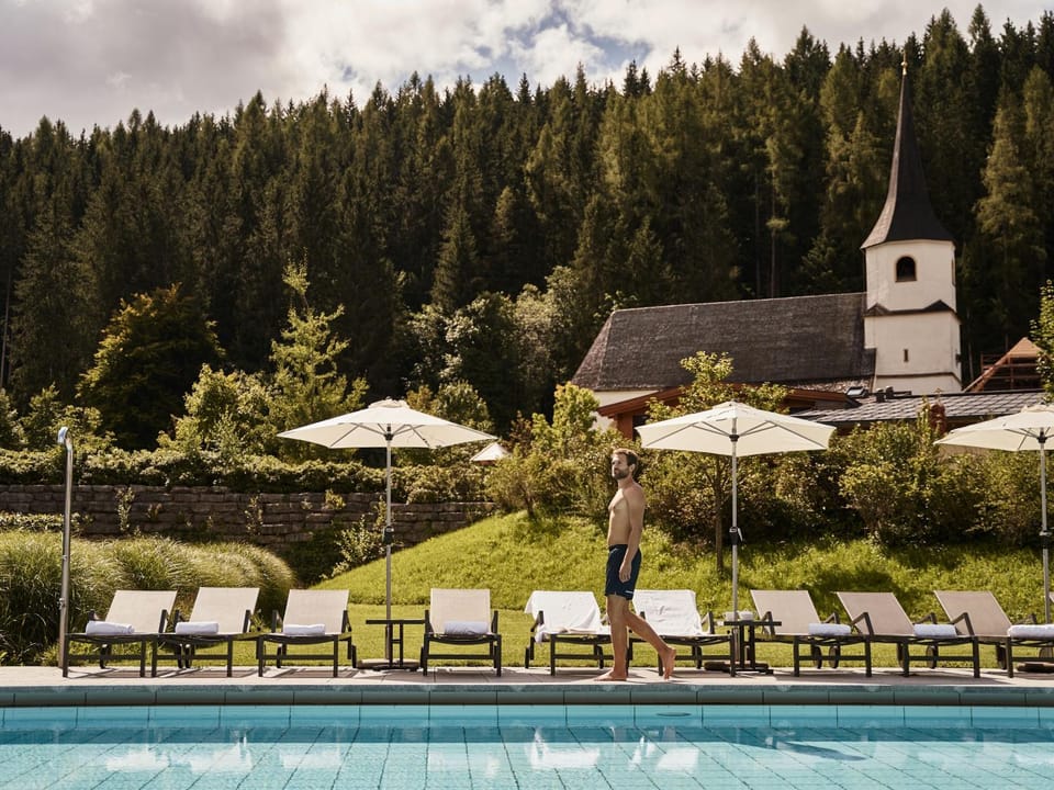Swimming pool, sunbed
