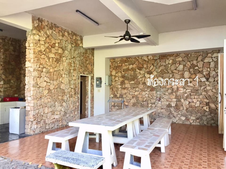 Seating area, Dining area