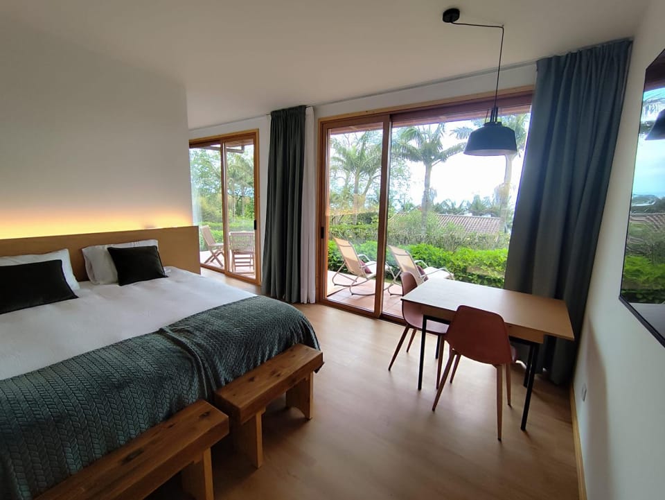 Bed, Natural landscape, View (from property/room), Balcony/Terrace, Photo of the whole room, Bedroom