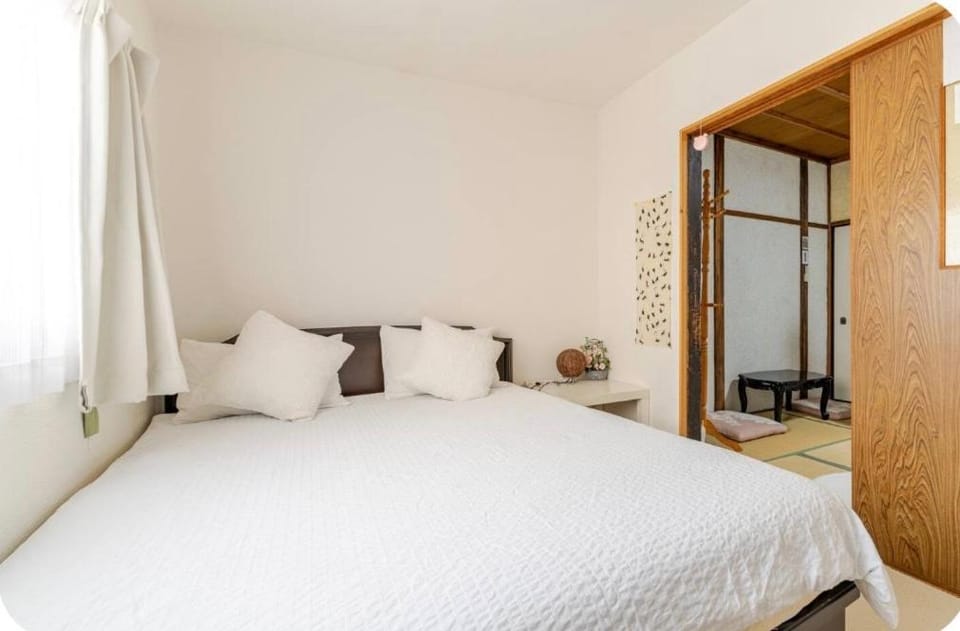 2 floors japanese style, direct to KIX, 10mins train to Namba, 5mins walk to stn , 2-6ppl House in Osaka