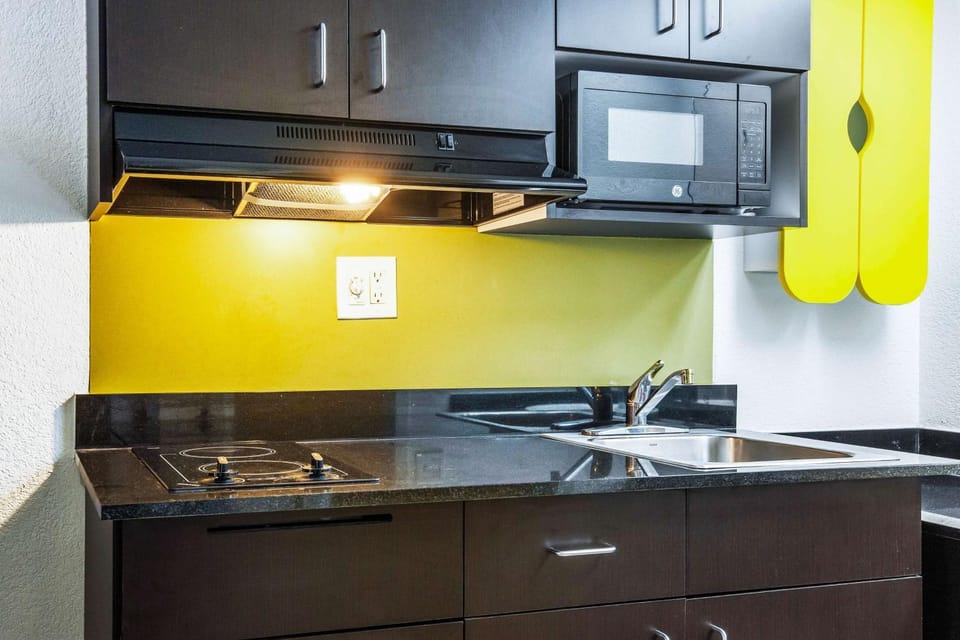 Kitchen or kitchenette, Photo of the whole room, On site