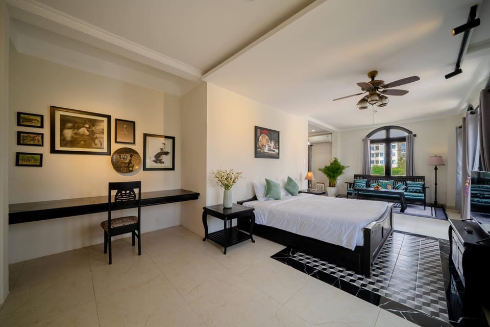 Bed, Photo of the whole room, Bedroom, fireplace