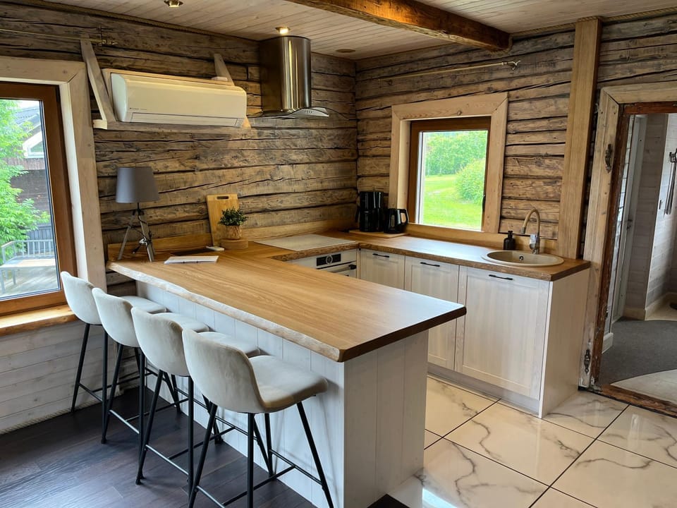Kitchen or kitchenette, Dining area, stove