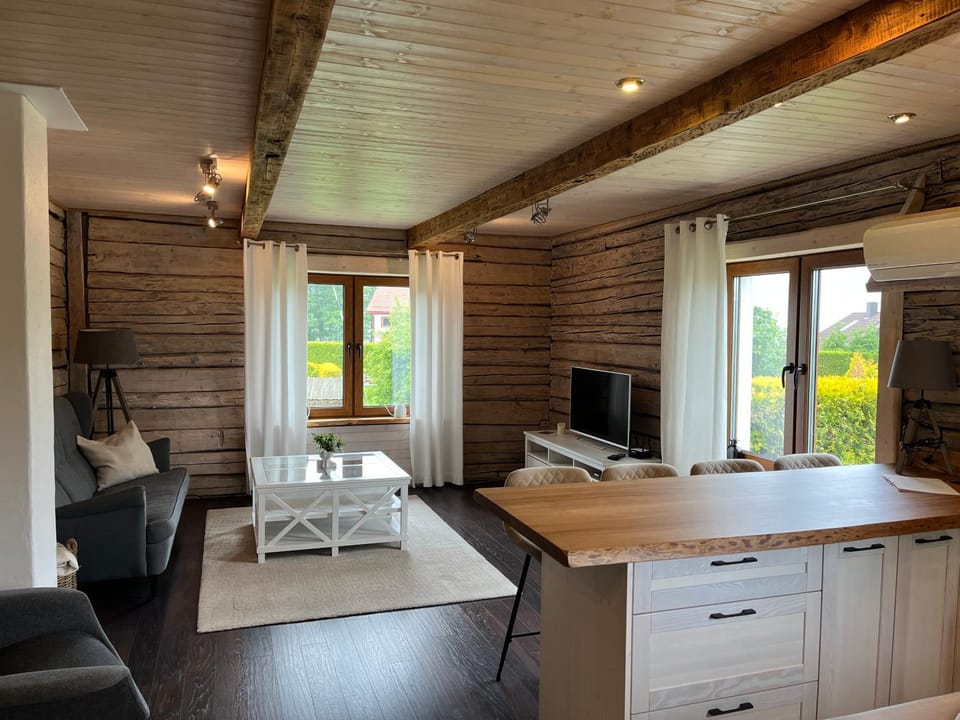 TV and multimedia, Kitchen or kitchenette, Living room, Seating area, Dining area