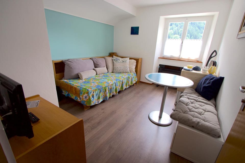 TV and multimedia, Living room, Dining area