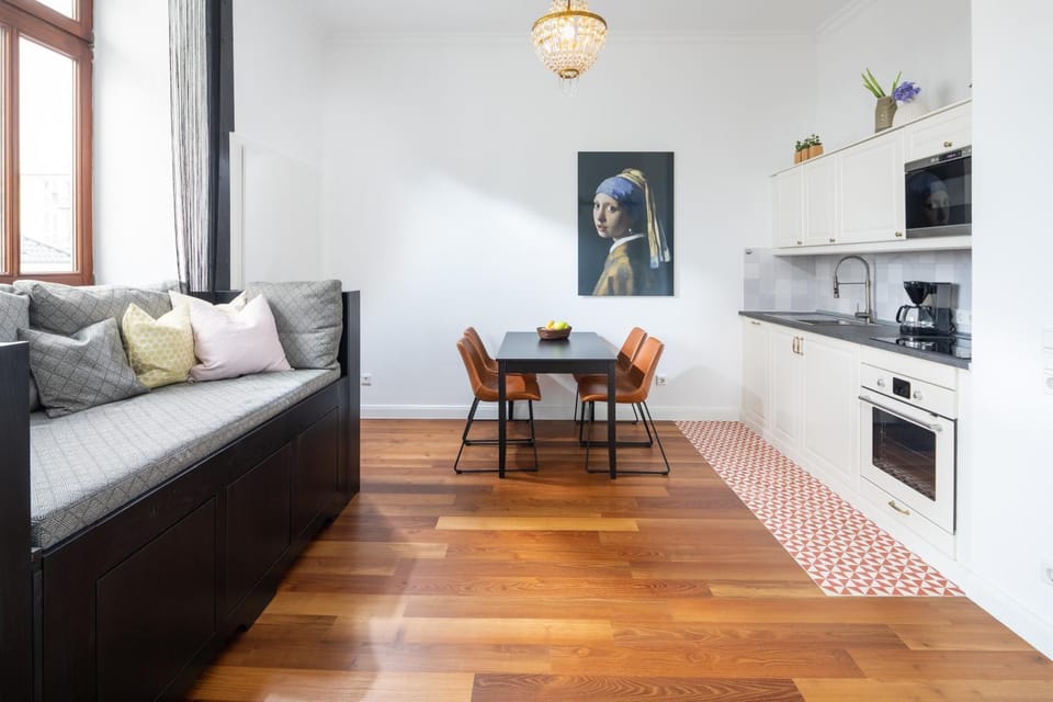 Seating area, Dining area