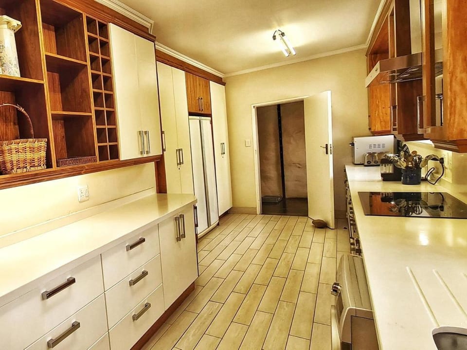Kitchen or kitchenette, oven, stove