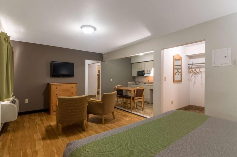 TV and multimedia, Kitchen or kitchenette, Photo of the whole room, Seating area, On site