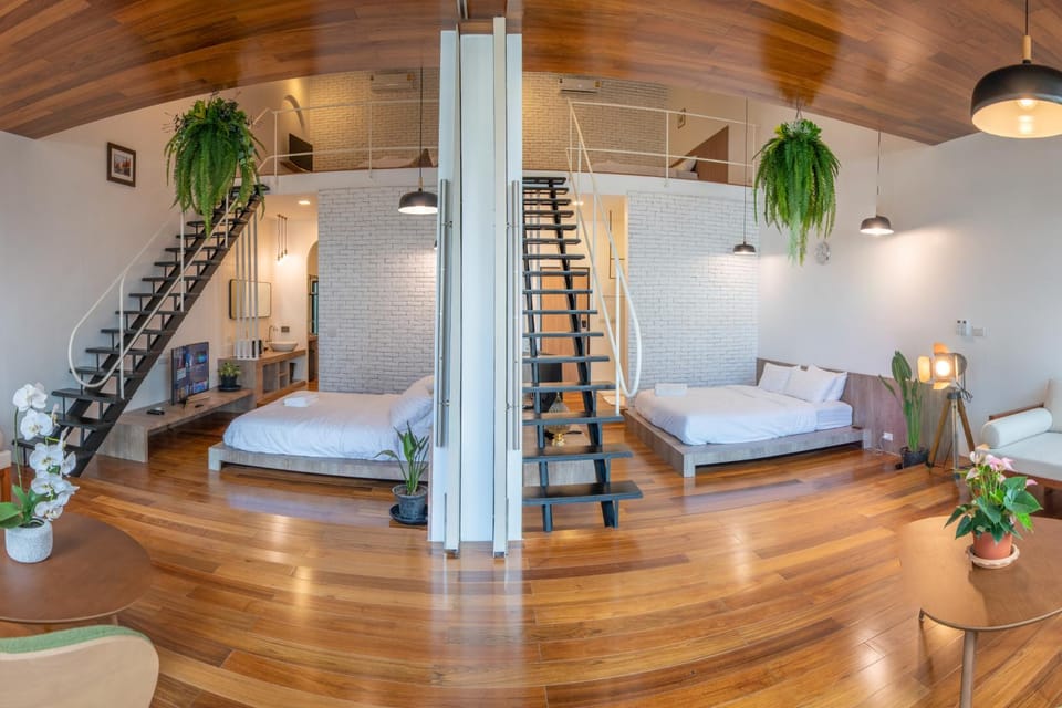 TV and multimedia, Living room, Photo of the whole room, Decorative detail, Seating area, Bedroom
