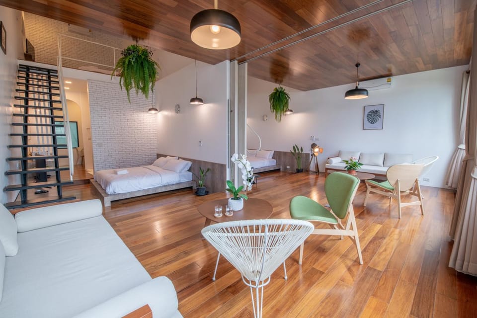 Bed, Living room, Photo of the whole room, Seating area, Bedroom