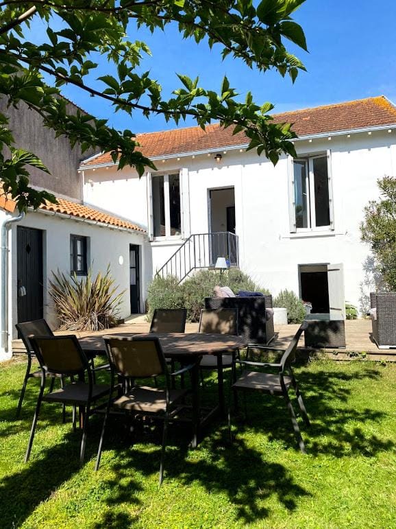 Patio, Garden view