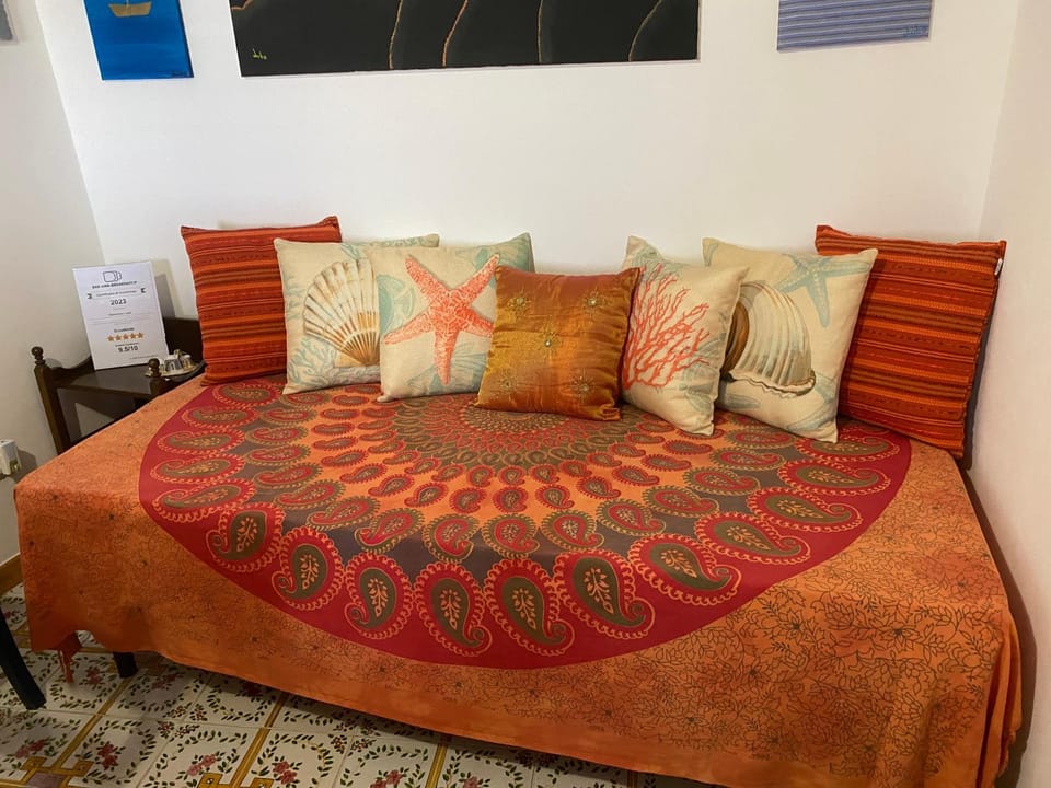 Bed, Living room
