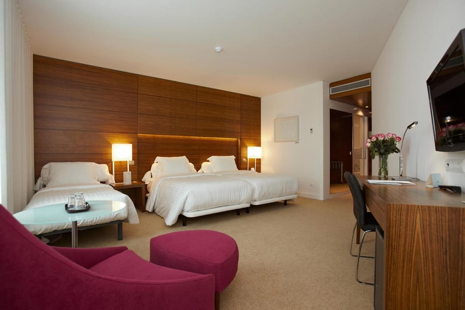 Photo of the whole room, Seating area, Bedroom