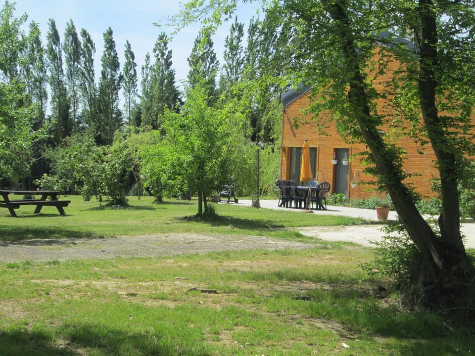 Florennes Gîte neuf 150 M2 devant un grand lac privé de 2 hectares poissonneux au milieu des bois House in Belgium