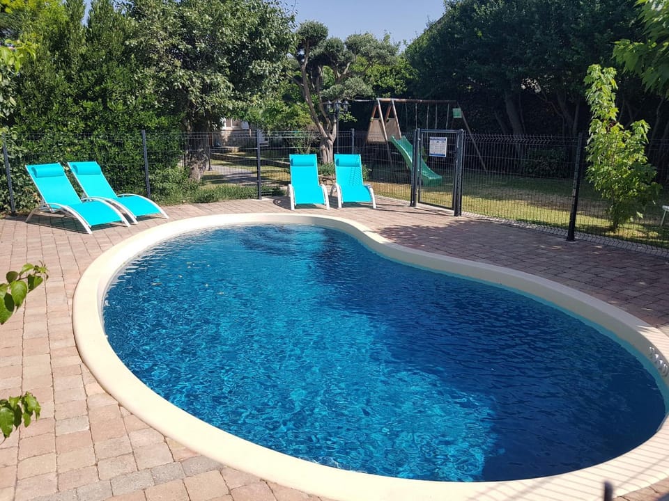 Pool view, Swimming pool, sunbed