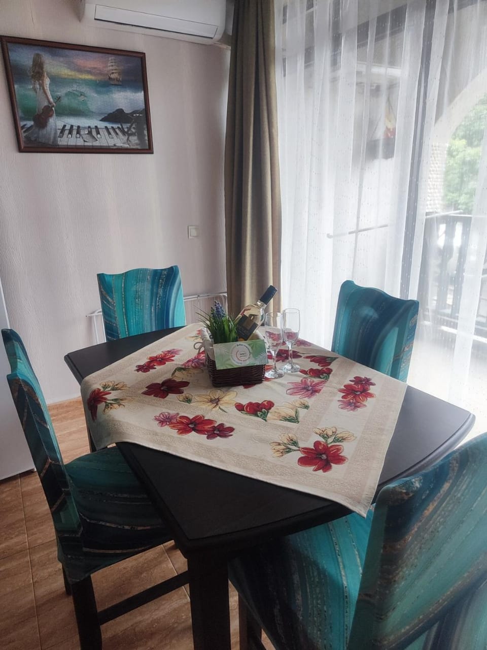 Dining area, kitchen