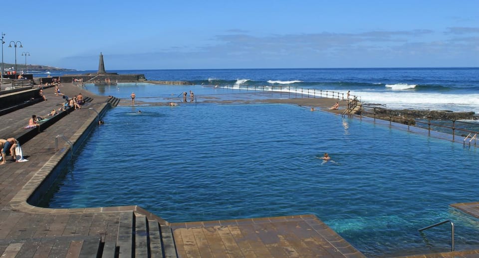 Nearby landmark, Natural landscape, Swimming pool, Swimming pool