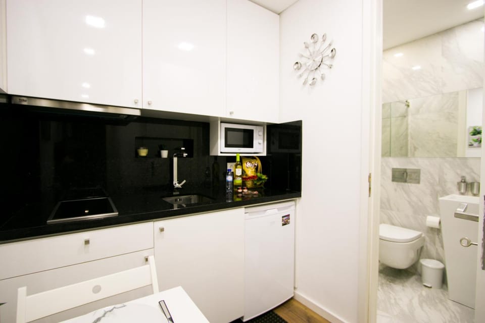 Shower, Toilet, Bathroom, Kitchen or kitchenette, Decorative detail