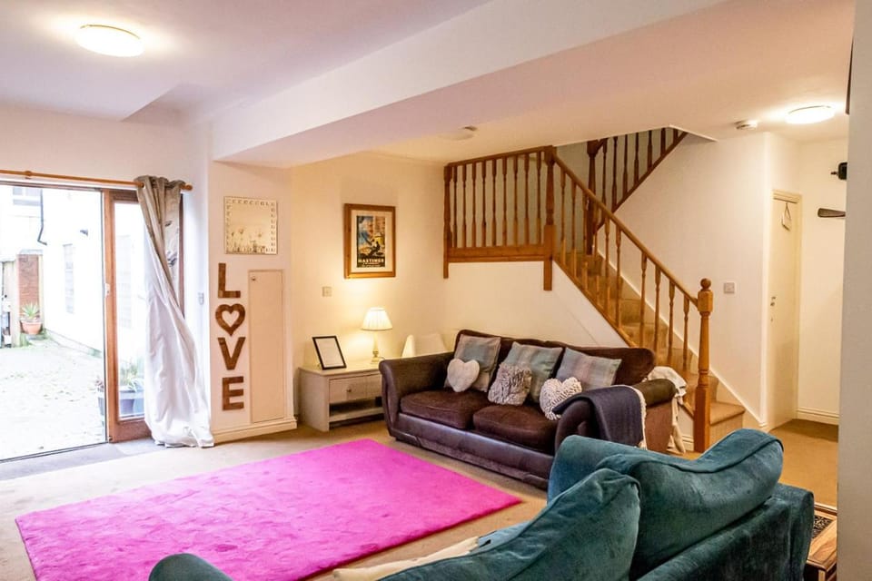 Cavernous open plan town house in st Leonards Apartment in Hastings