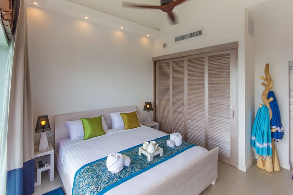 Bedroom, Mountain view, Sea view
