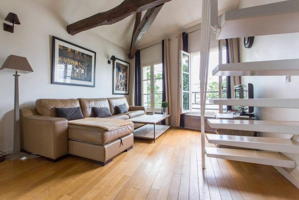 Luxurious Duplex - Top of Montmartre Apartment in Paris