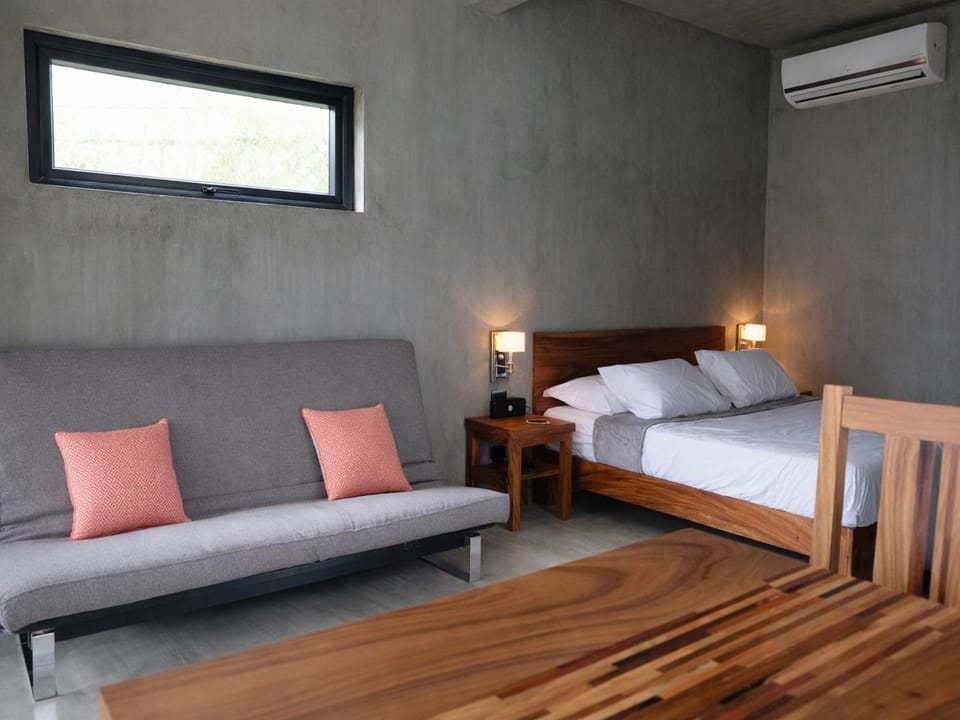 Bed, Living room, Photo of the whole room, Seating area, Bedroom, Garden view, Pool view, Sea view, air conditioner