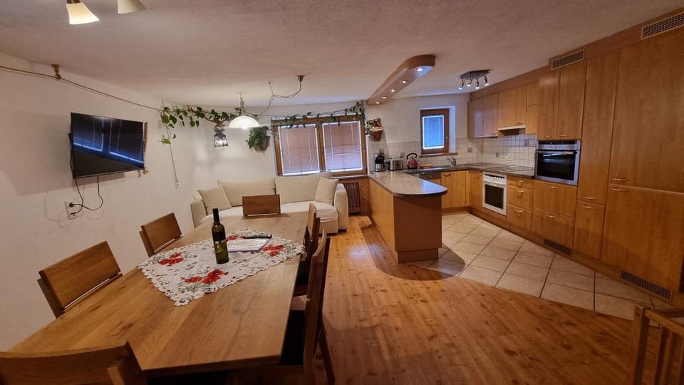 Kitchen or kitchenette, Living room, Seating area, Dining area, Evening entertainment, pet friendly
