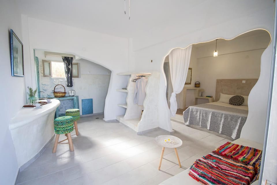 Kitchen or kitchenette, Living room, Photo of the whole room, Decorative detail, Seating area, Dining area, Bedroom, wardrobe