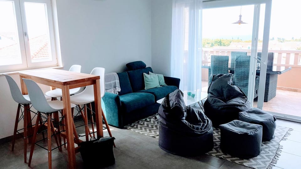 TV and multimedia, Living room, Dining area