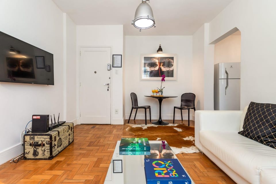 Communal lounge/ TV room, TV and multimedia, Living room, Decorative detail