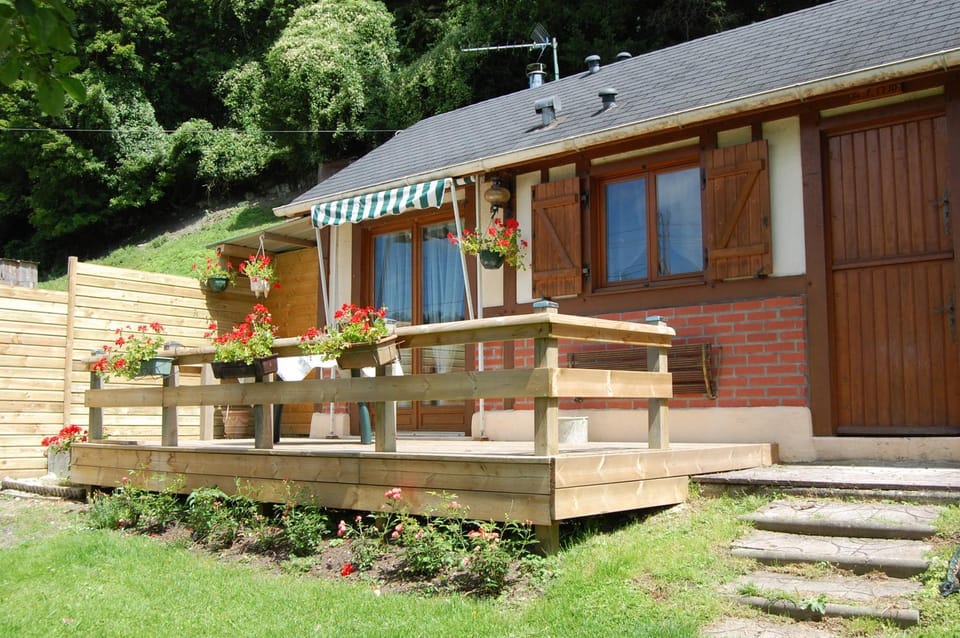 le chalet de la vallée Chalet in Normandy