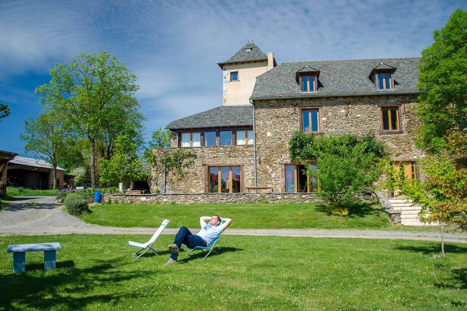 Property building, Spring, Day, Natural landscape, Garden, Garden view, sunbed