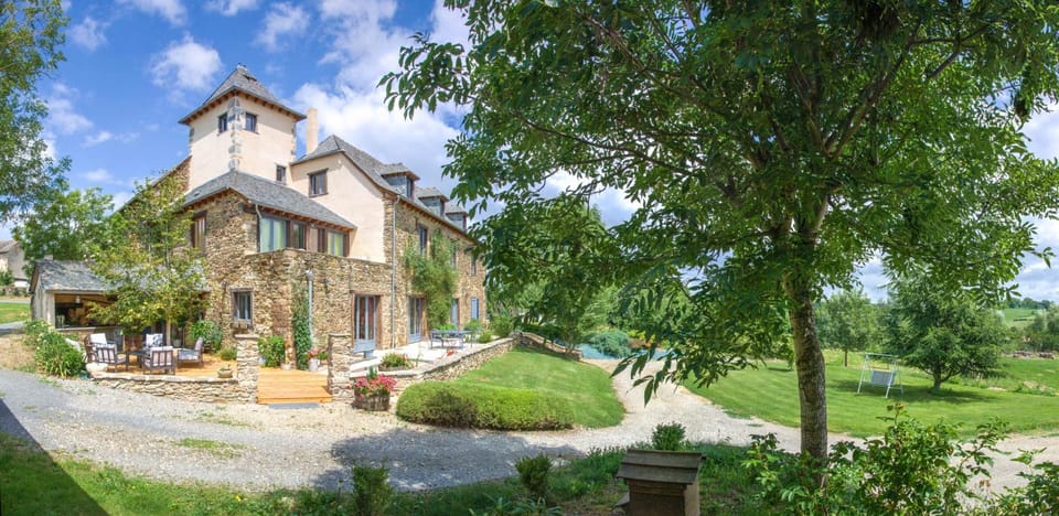 Property building, Spring, Day, Natural landscape, Garden, Garden view