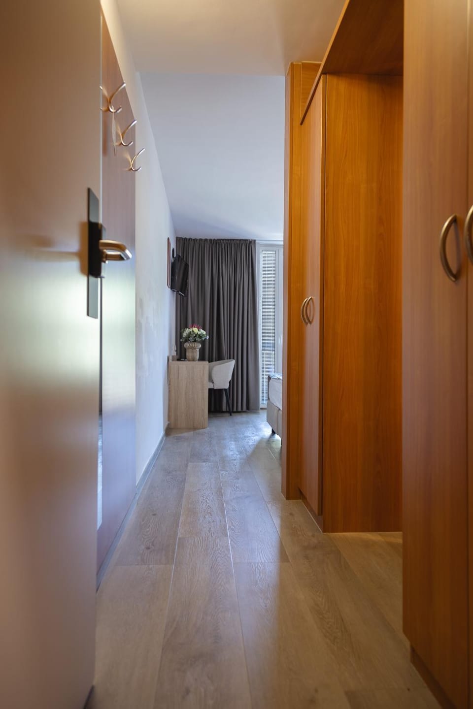 Photo of the whole room, wardrobe