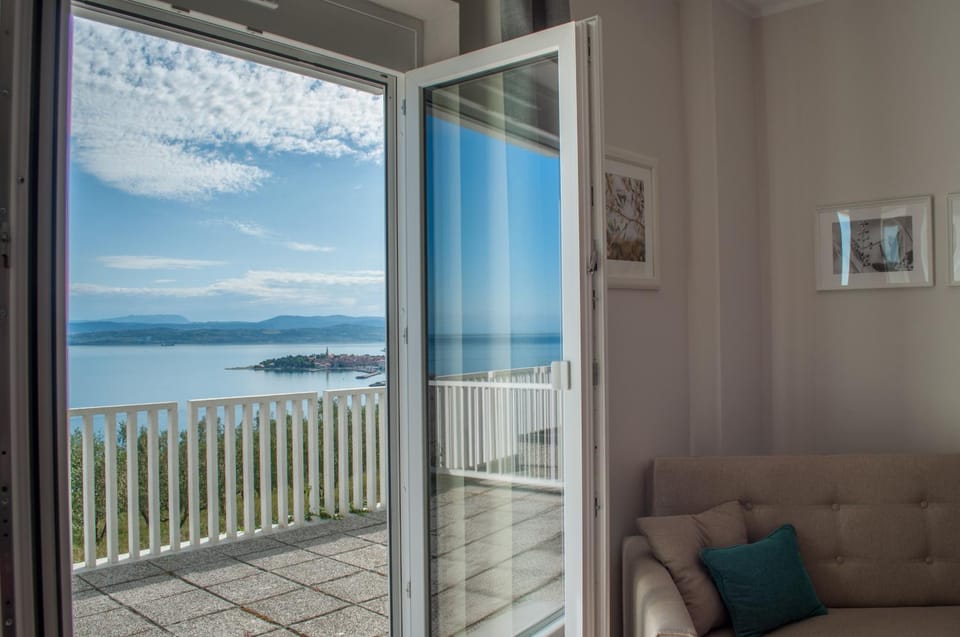 View (from property/room), Balcony/Terrace, Sea view