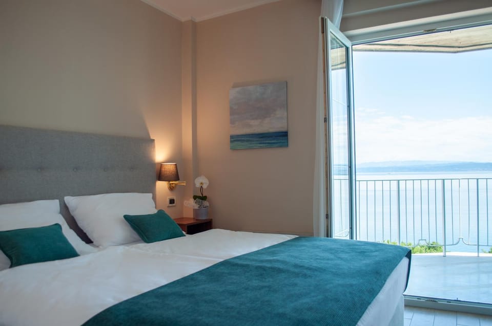 Bed, Photo of the whole room, Bedroom, Sea view