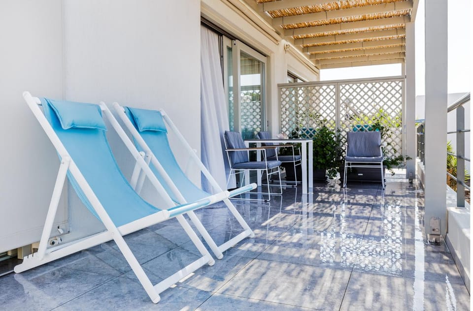 Balcony/Terrace, sunbed