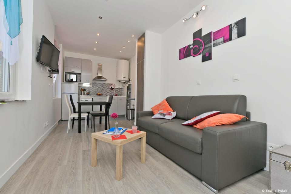 Living room, Photo of the whole room, Seating area, Dining area, Bedroom