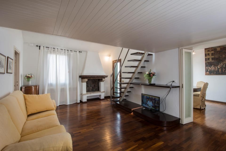 Communal lounge/ TV room, Living room