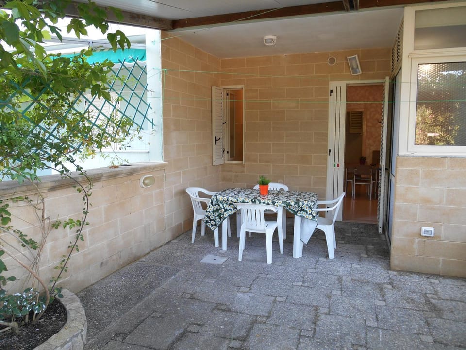 Property building, Patio, Day, Balcony/Terrace