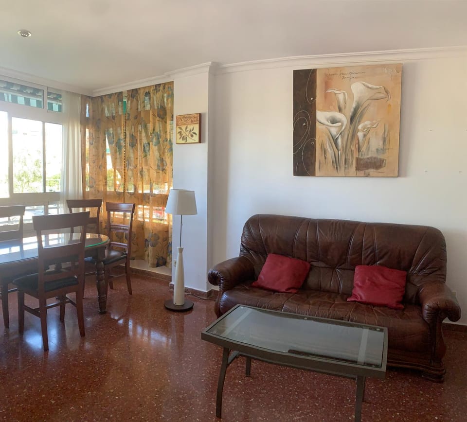 Living room, Lounge or bar, Seating area, Dining area
