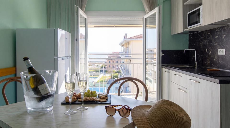 Kitchen or kitchenette, kitchen