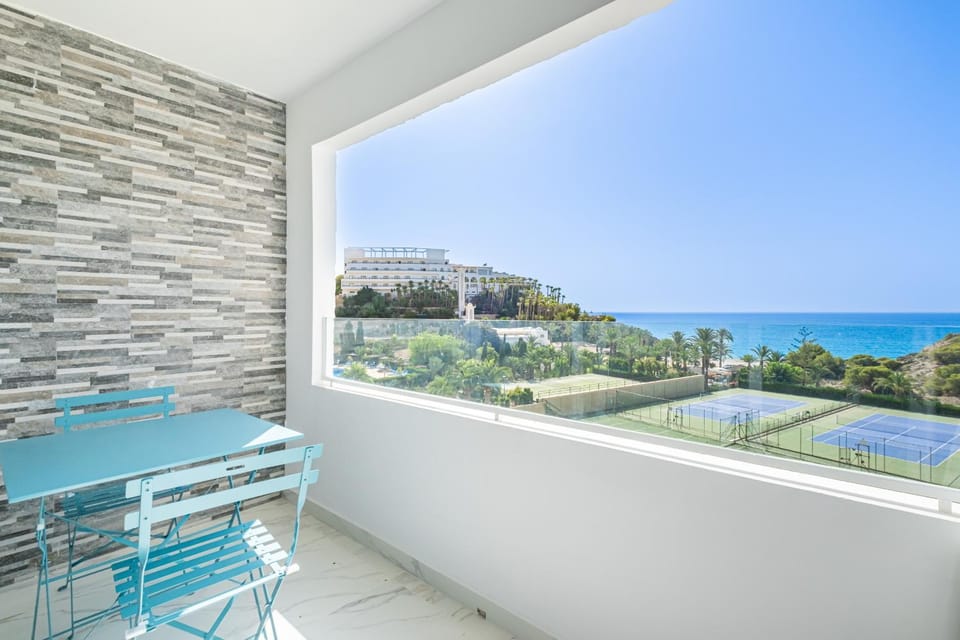 Day, Natural landscape, Balcony/Terrace, Living room, Beach, Pool view, Sea view