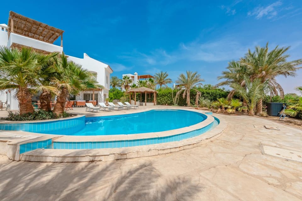 Beautiful 4 bedroom White Villa with Heated Pool Villa in Hurghada