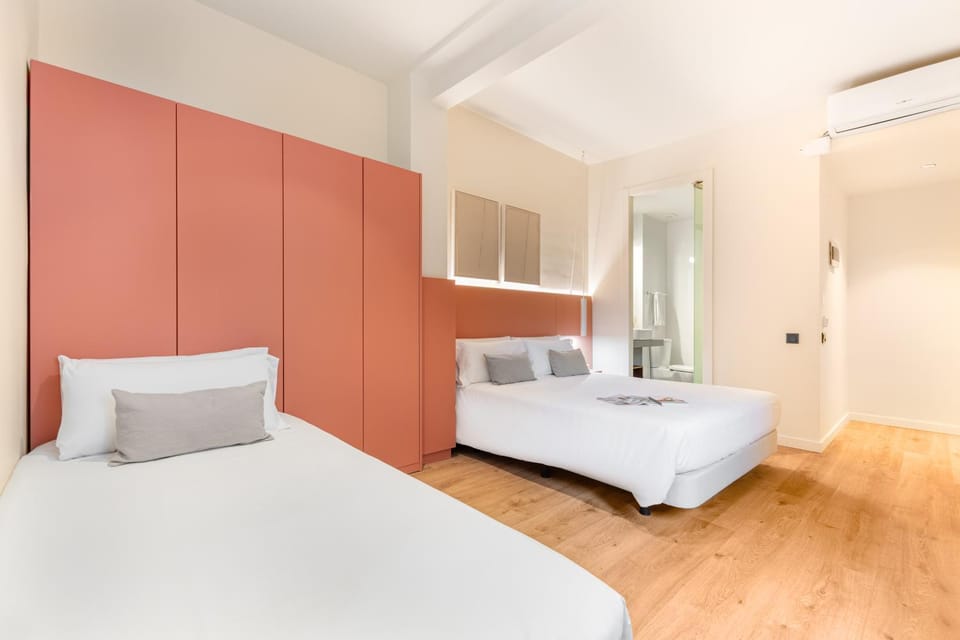 Bed, Bathroom, Photo of the whole room, Bedroom, wardrobe
