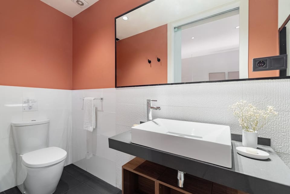 Shower, Bathroom, hair dryier